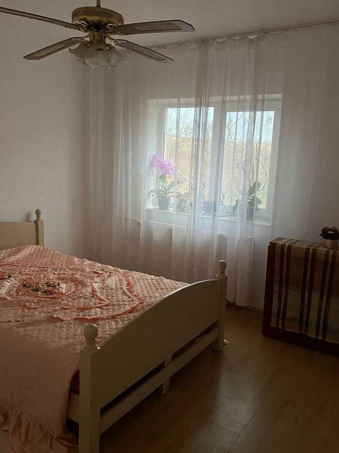 Apartament 3 camere, zona Stefan cel Mare