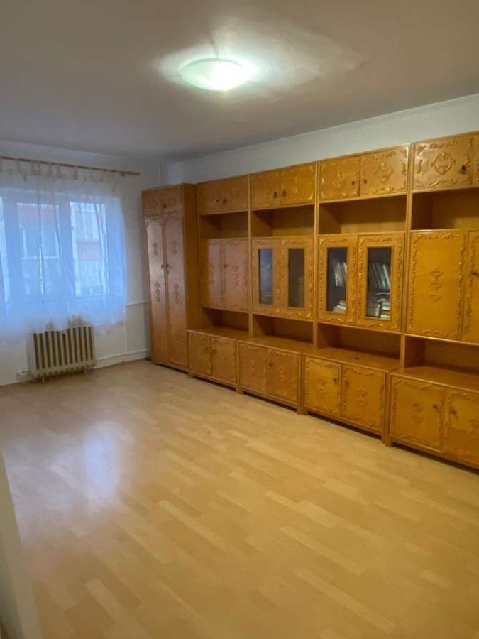 Apartament 3 camere, zona Stefan cel Mare