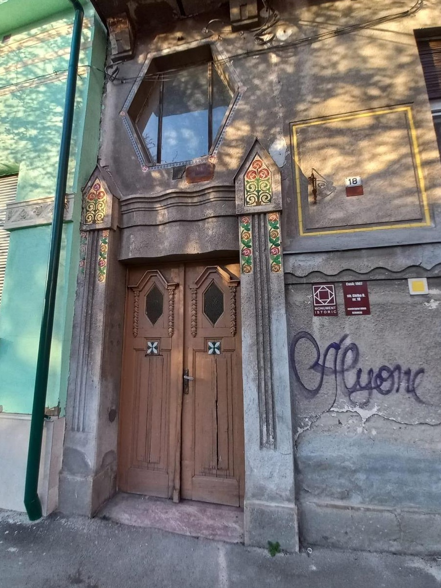 Apartament 3 camere,clădire istorica,central.