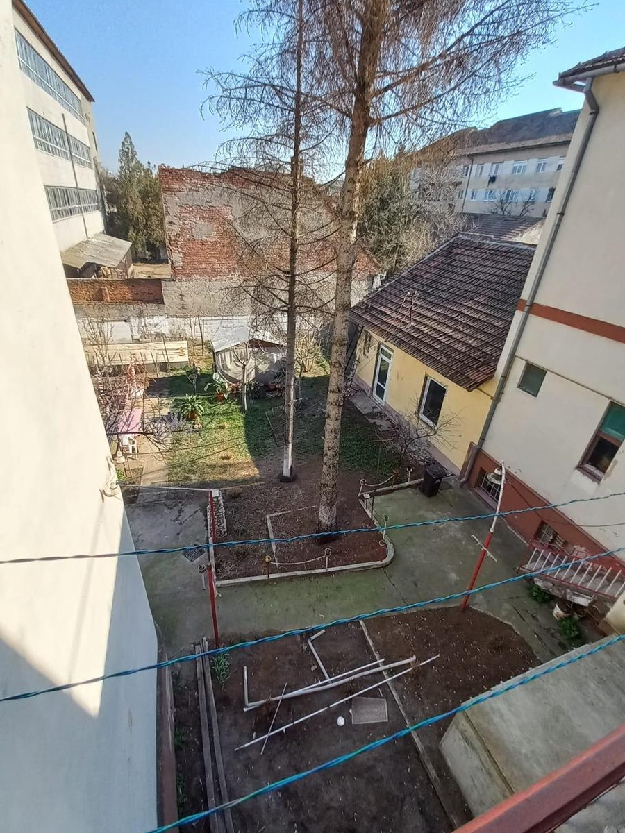 Apartament 3 camere,clădire istorica,central.