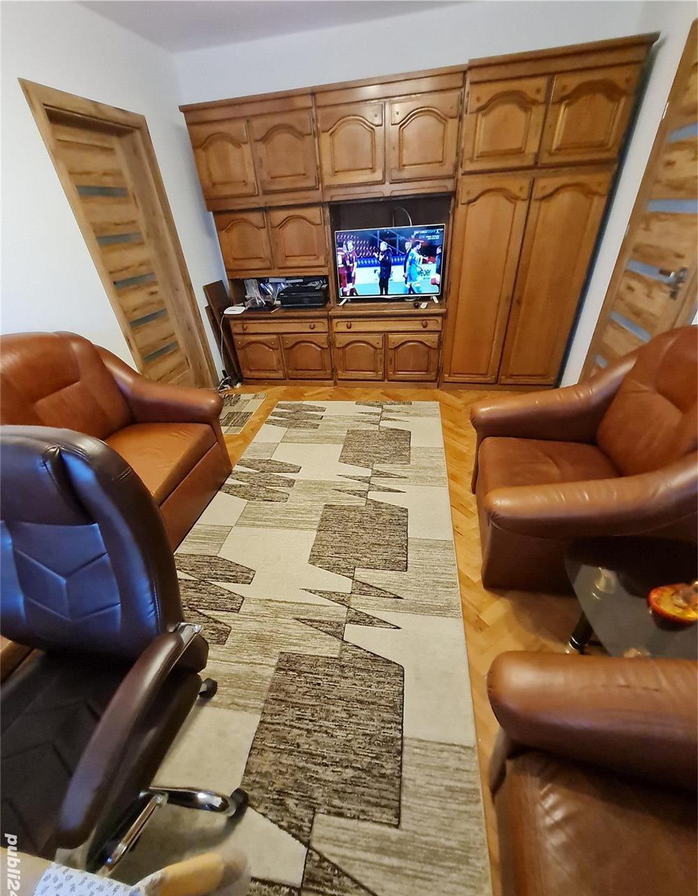 Apartament 3 camere,zona bancilor, mult sp.verde, bloc caramida, renovat, mobilat,utilat.