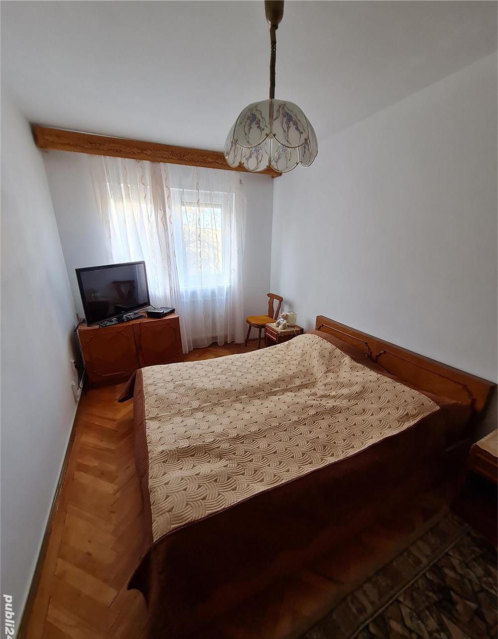 Apartament 3 camere,zona bancilor, mult sp.verde, bloc caramida, renovat, mobilat,utilat.
