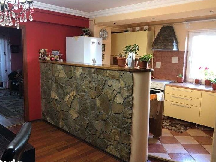 Apartament 4 camere de vanzare