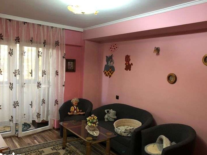 Apartament 4 camere de vanzare