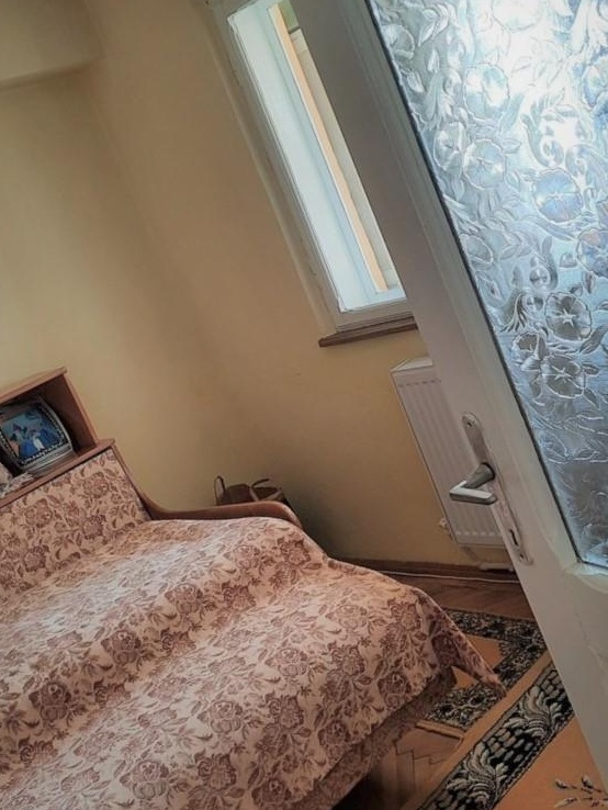Apartament 4 camere, decomandat, 77 mp, 65000 euro, ultracentral, Radauti, jud. Suceava