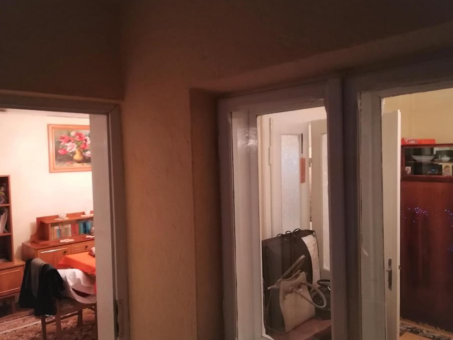 Apartament 4 camere, decomandat, 77 mp, 65000 euro, ultracentral, Radauti, jud. Suceava