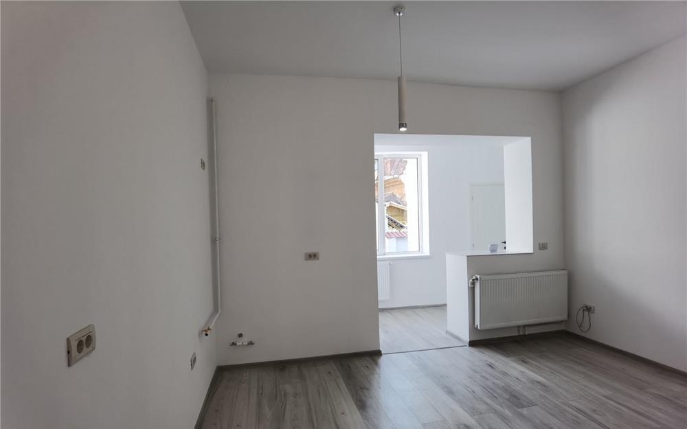 Apartament 4 camere - decomandat - renovat ultramodern - zona Ultracentrala