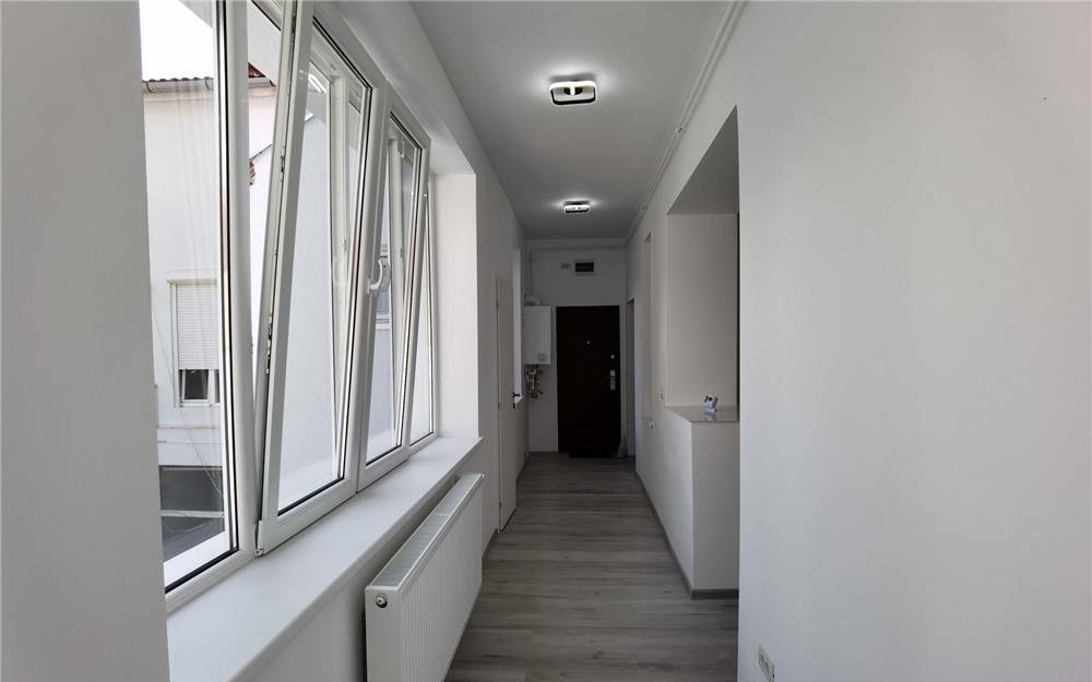 Apartament 4 camere - decomandat - renovat ultramodern - zona Ultracentrala