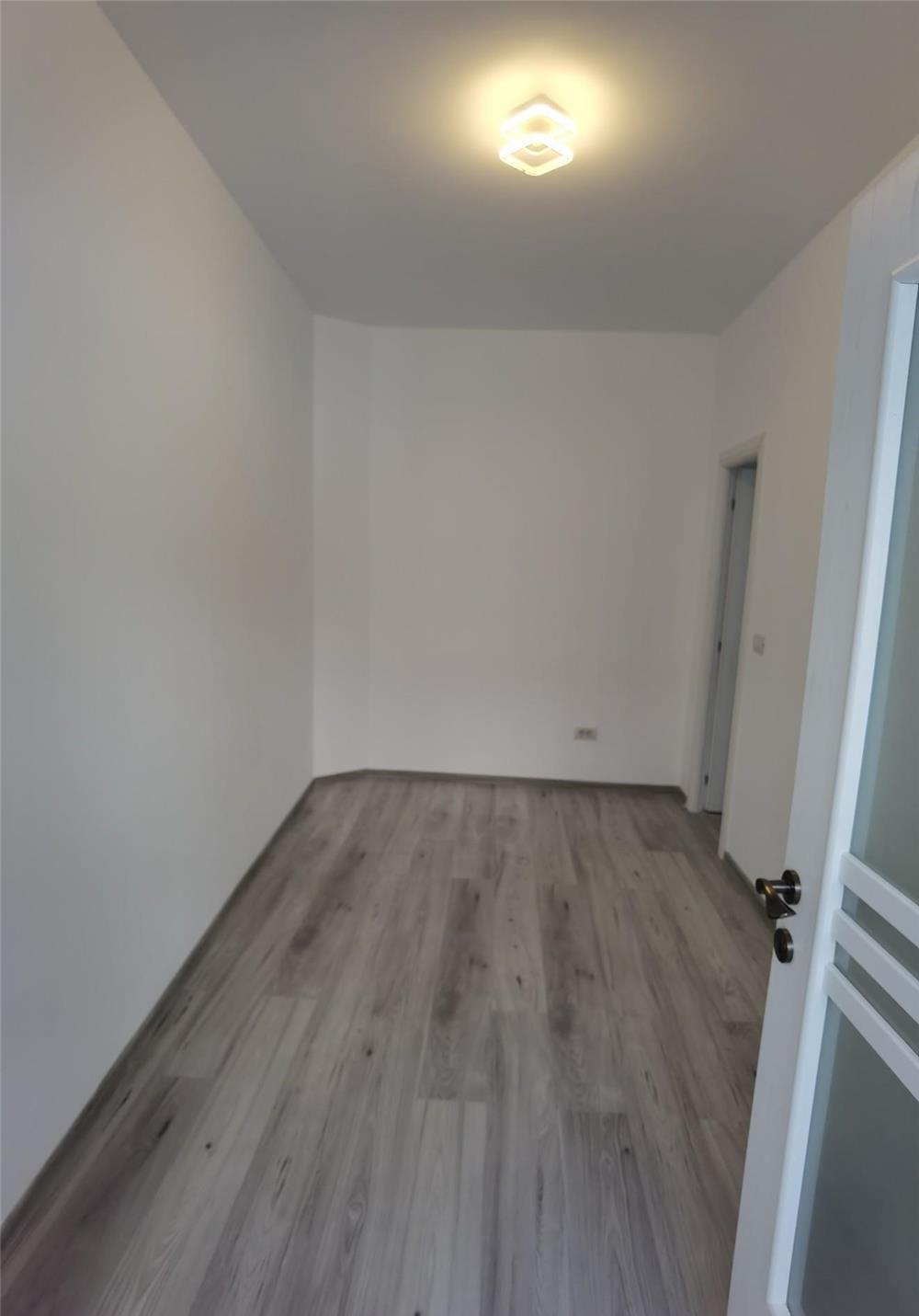 Apartament 4 camere - decomandat - renovat ultramodern - zona Ultracentrala