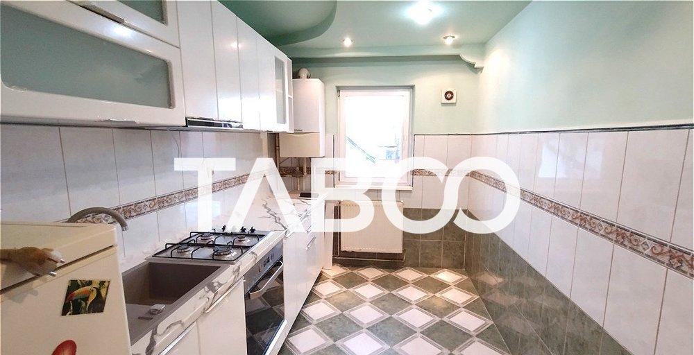 Apartament 4 camere decomandate 2 bai si pivnita etaj 1 zona Rahovei