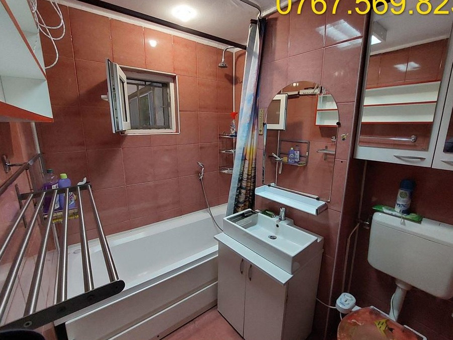 Apartament 4 camere modificat in 3 camere, parter, centrala termica, Pantelimon.