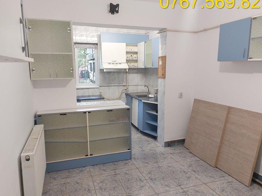 Apartament 4 camere modificat in 3 camere, parter, centrala termica, Pantelimon.