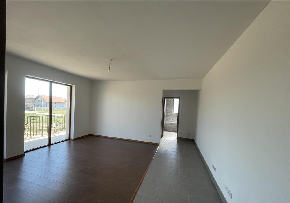 Apartament cu 2 camere+ balcon 10mp disponibil imediat