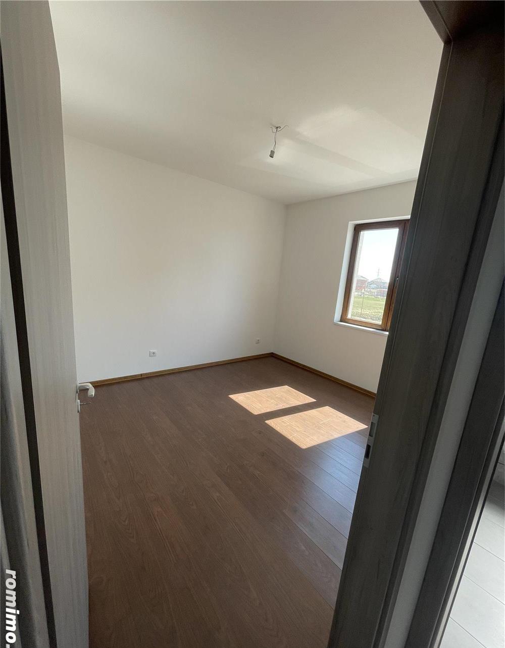 Apartament cu 2 camere+ balcon 10mp disponibil imediat