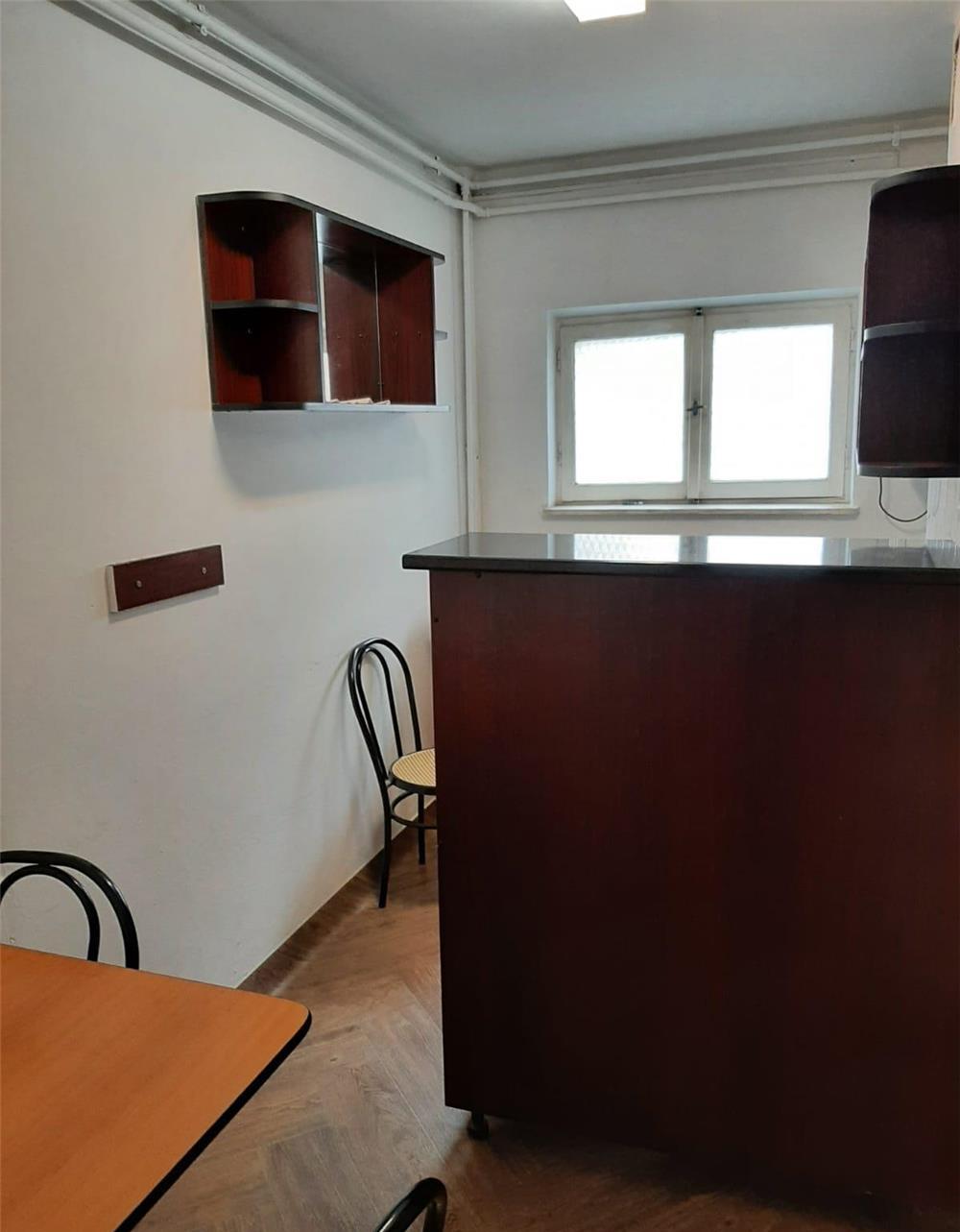 Apartament cu 2 camere de închiriat în CENTRU