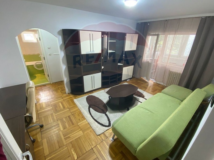 Apartament cu 2 camere de închiriat în zona Piata Mica