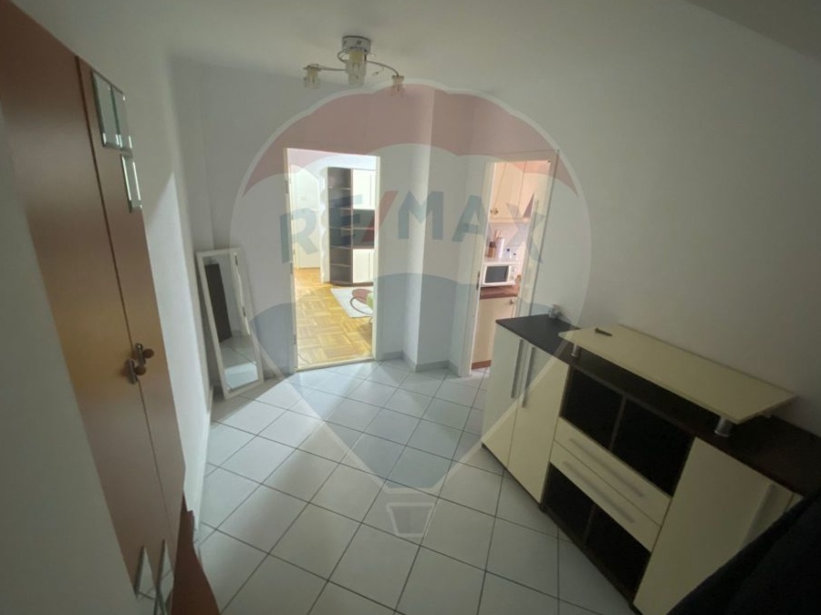 Apartament cu 2 camere de închiriat în zona Piata Mica
