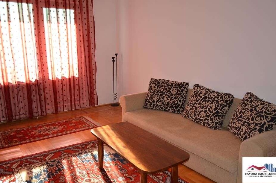 Apartament cu 2 Camere de Vanzare in Zona Pandurilor