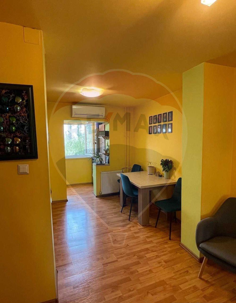 Apartament cu 2 camere de vânzare în zona Soarelui