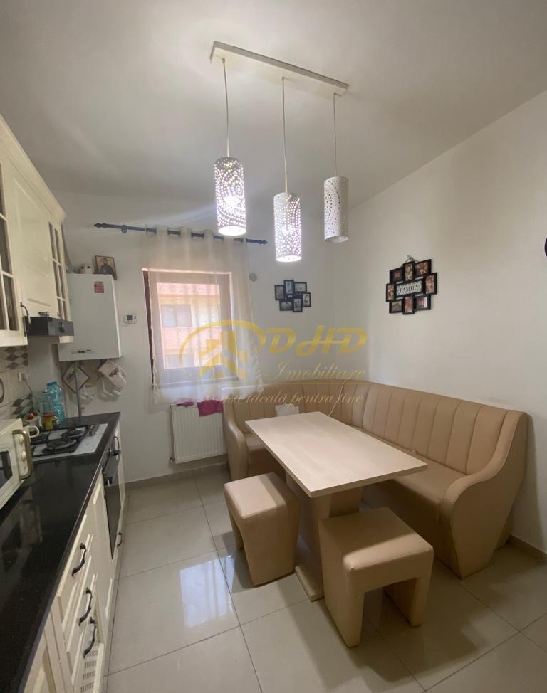 Apartament cu 2 camere, decomandat, etajul 1, cu loc de parcare