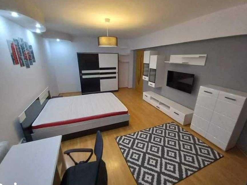 APARTAMENT CU 2 CAMERE, DECOMANDAT, PARCARE, SEMICENTRAL