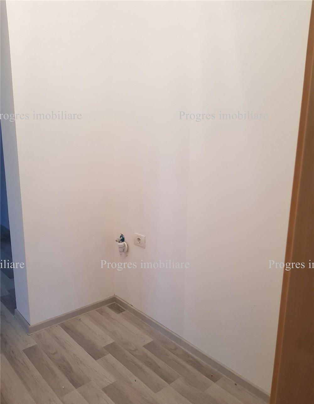 Apartament cu 2 camere- paracare-balcon
