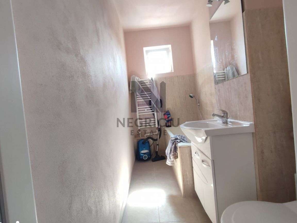 Apartament cu 2 camere, semidecomandat, etajul 3/4, in Zona Sagului