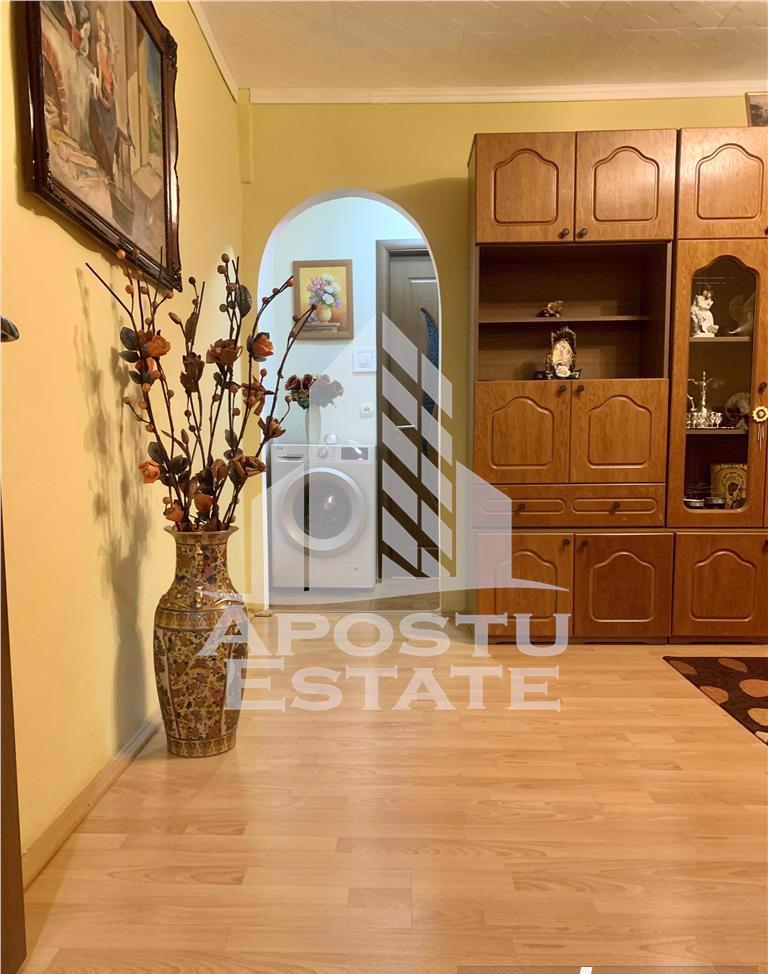 Apartament cu 2 camere, semidecomandat, situat in zona Blascovici