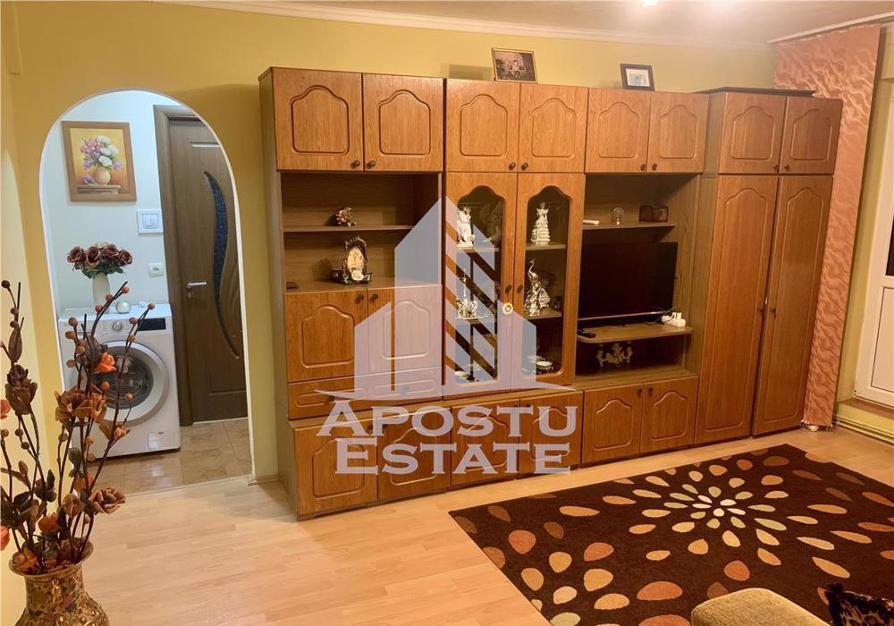 Apartament cu 2 camere, semidecomandat, situat in zona Blascovici