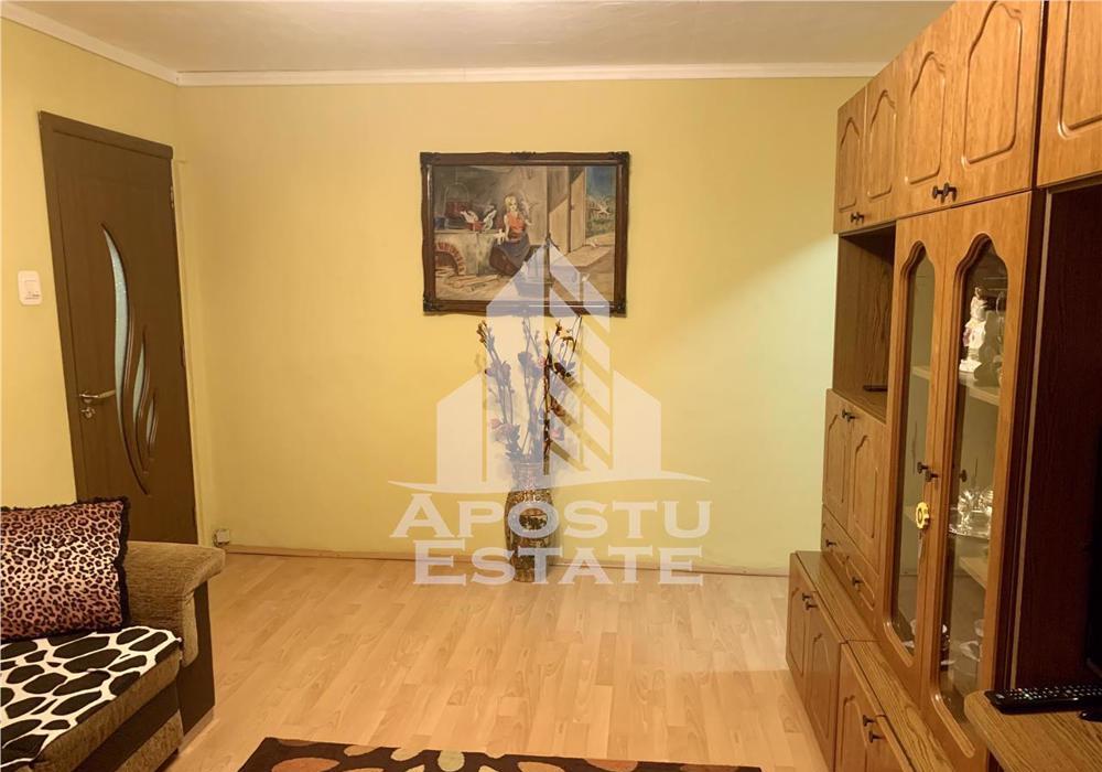 Apartament cu 2 camere, semidecomandat, situat in zona Blascovici