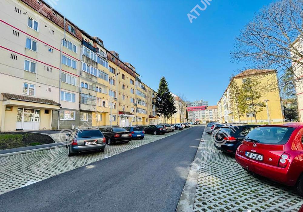 Apartament cu 2 camere semidecomandate si balcon zona Mihai Vitezu