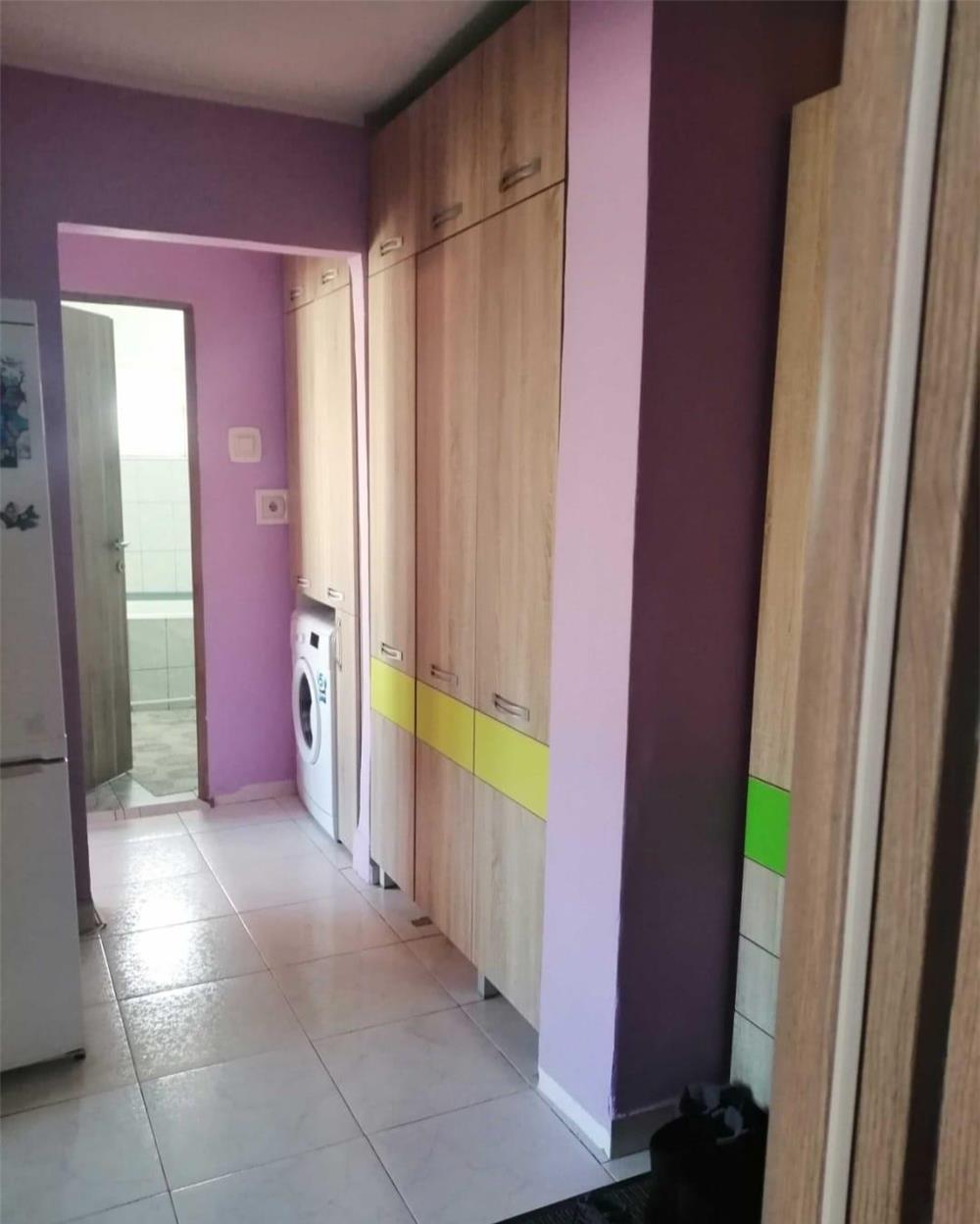 Apartament cu 2 camere,Micro 20