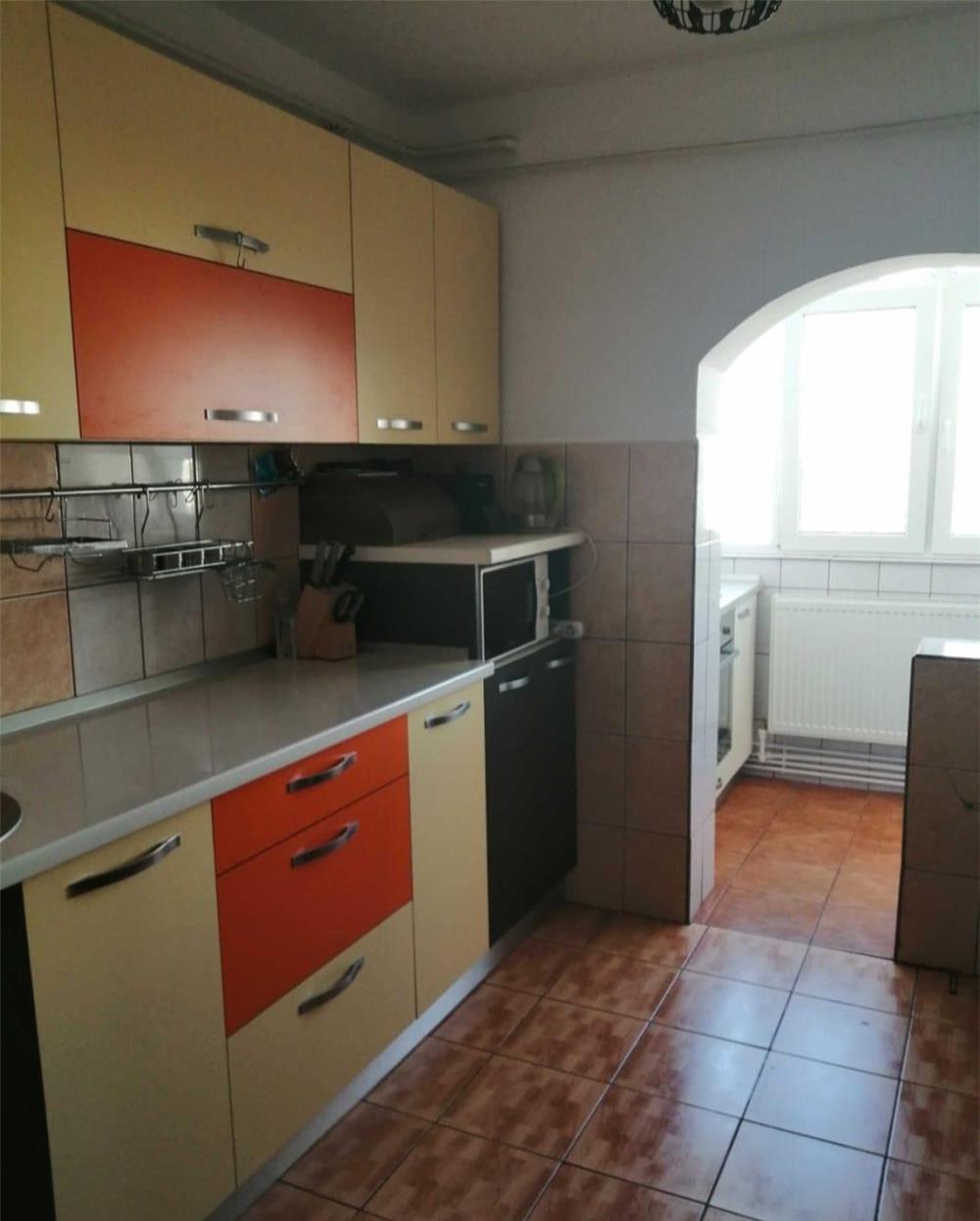 Apartament cu 2 camere,Micro 20