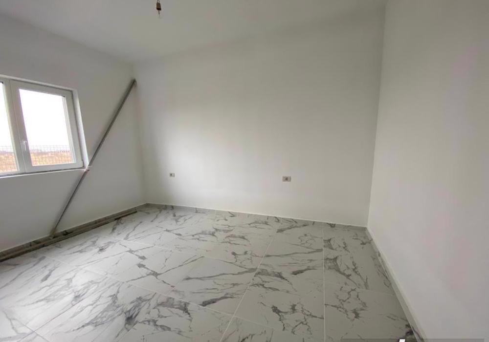 Apartament cu 3 camere cu bucatarie inchisa in zona Braytim