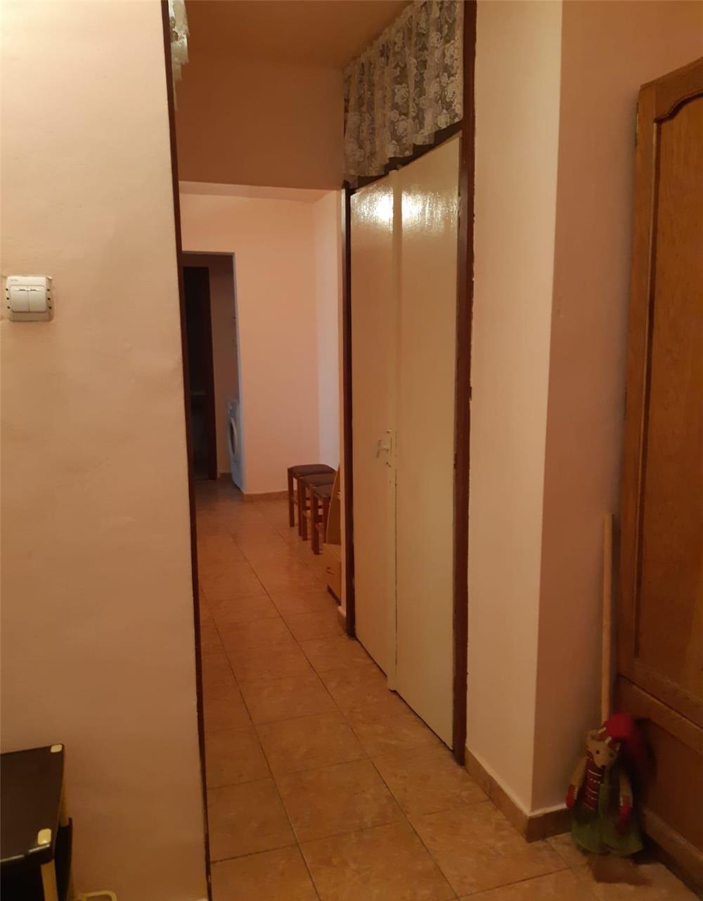 Apartament cu 3 camere de inchiriat zona Sagului