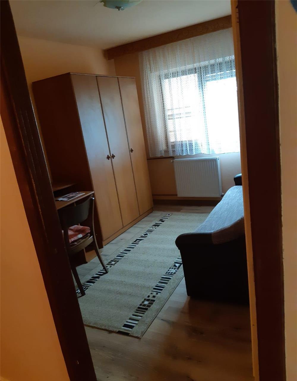 Apartament cu 3 camere de inchiriat zona Sagului
