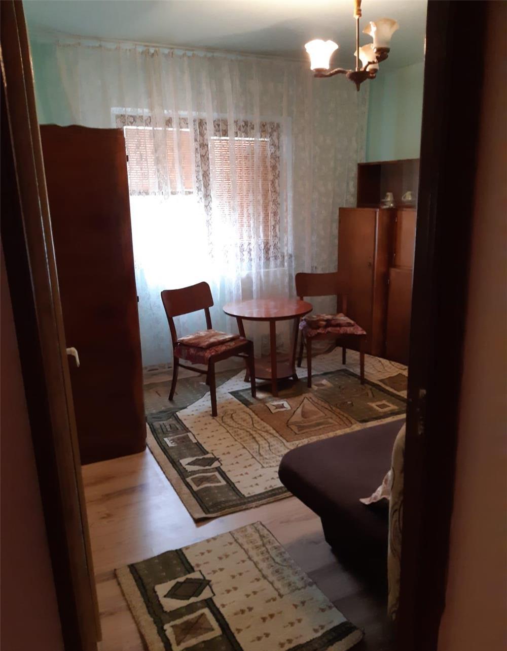 Apartament cu 3 camere de inchiriat zona Sagului