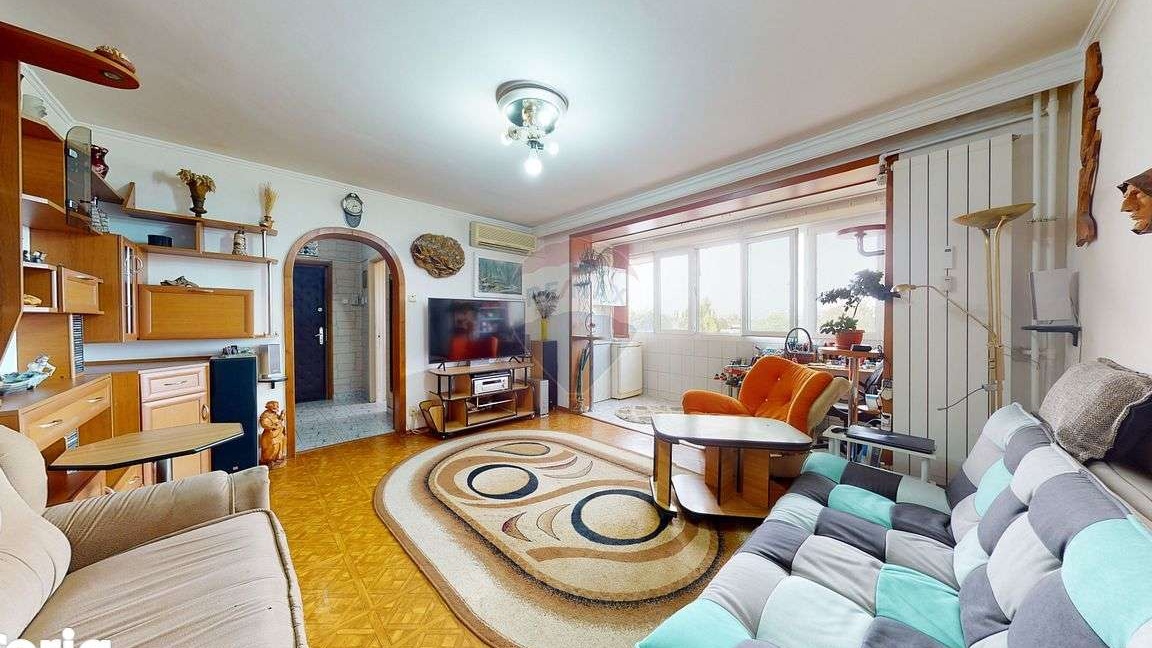 Apartament cu 3 camere de vânzare în zona Gorjului