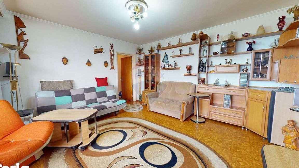 Apartament cu 3 camere de vânzare în zona Gorjului