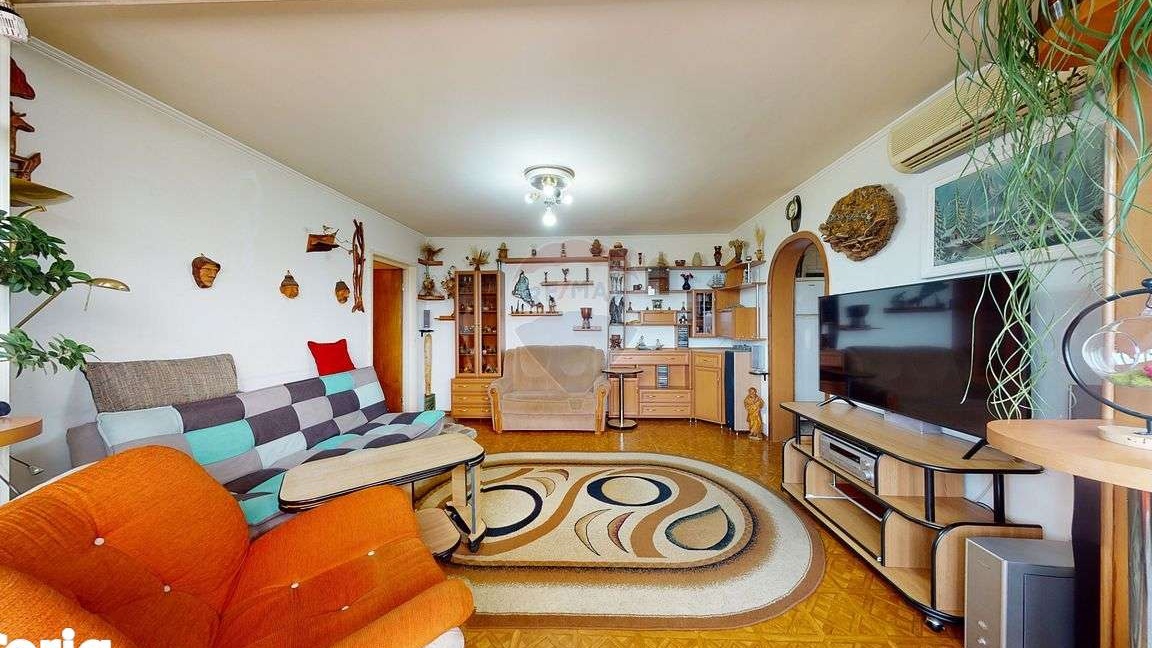 Apartament cu 3 camere de vânzare în zona Gorjului
