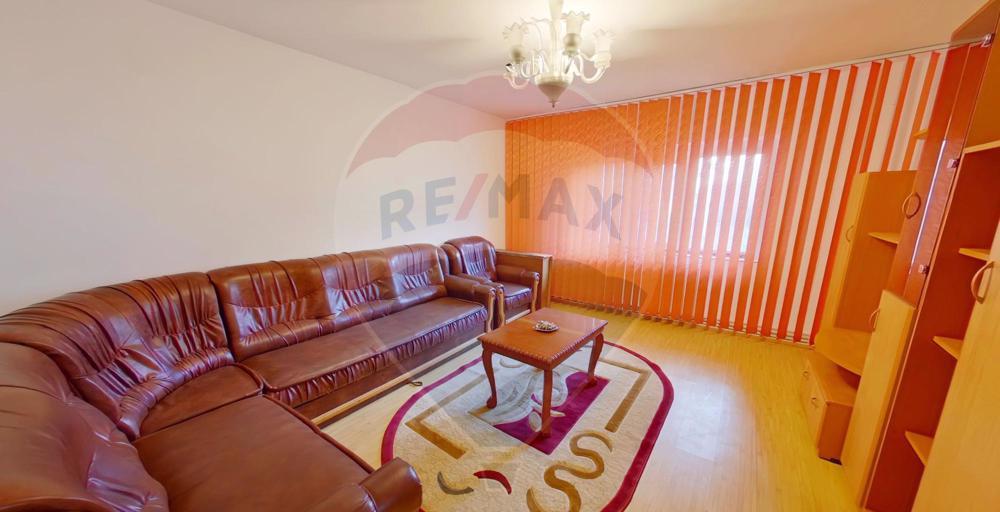 Apartament cu 3 camere de vânzare în zona Mc.Donalds
