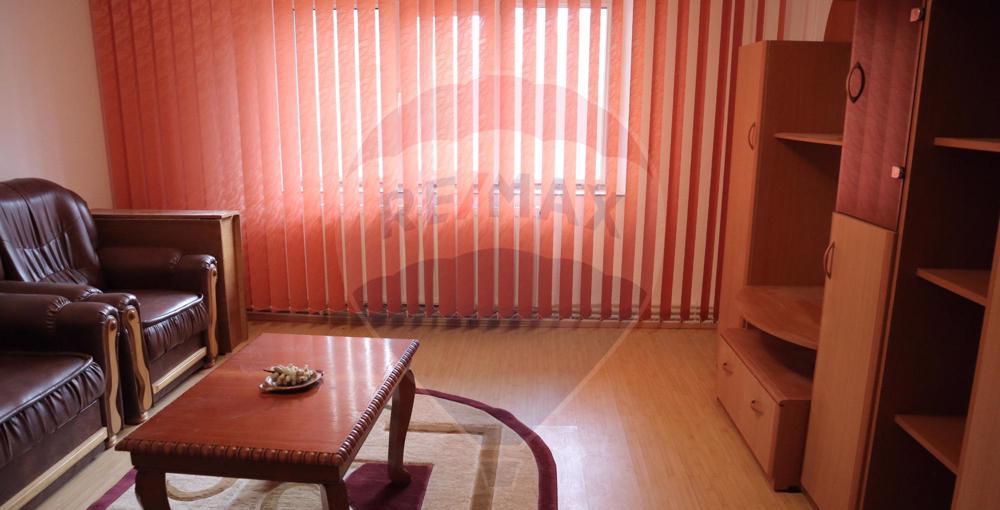 Apartament cu 3 camere de vânzare în zona Mc.Donalds