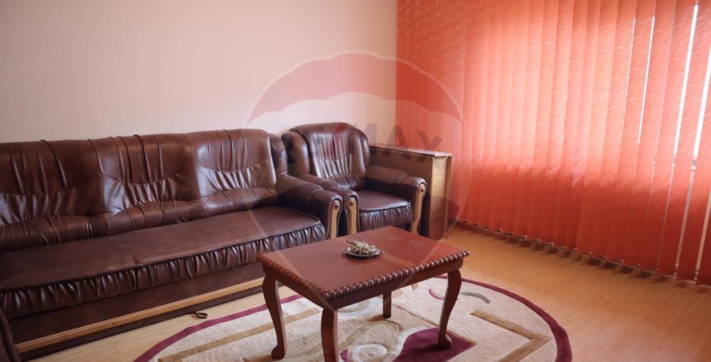 Apartament cu 3 camere de vânzare în zona Mc.Donalds