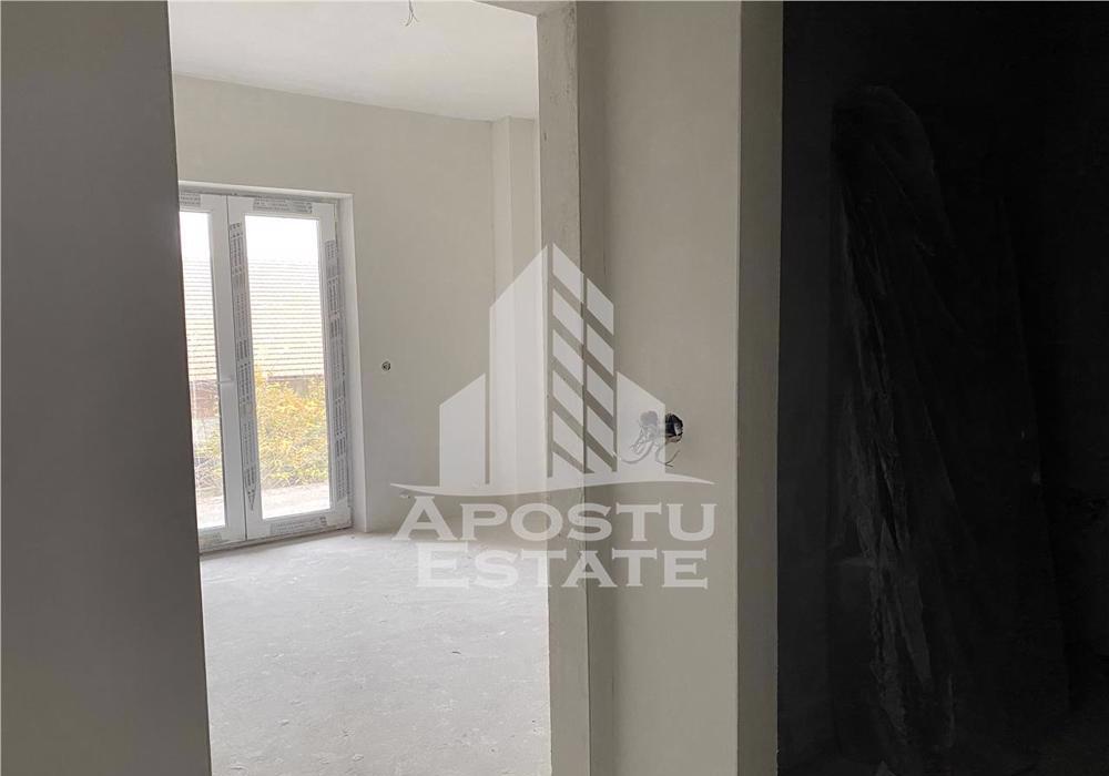 Apartament cu 3 camere in zona Torontalului, etaj intermediar, lift si parcare subterana.