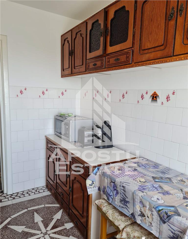 Apartament cu 3 camere semicentral
