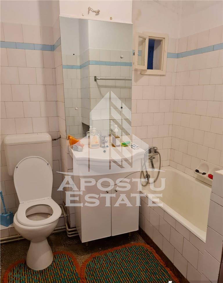 Apartament cu 3 camere semicentral
