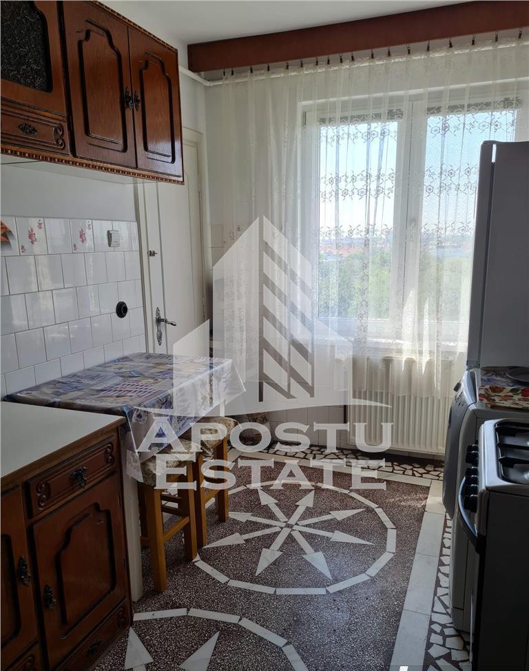 Apartament cu 3 camere semicentral