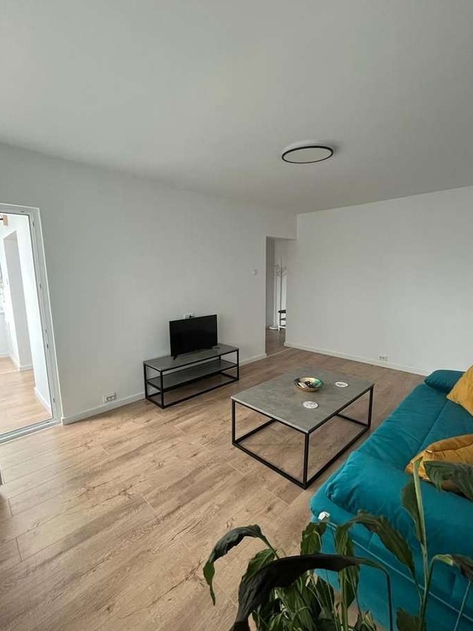 Apartament cu 3 camere - Zona Faleza Nord (Restaurant Reyna)