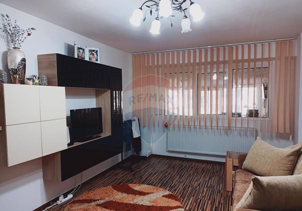 Apartament cu 3/4 camere, decomandat, Barieră