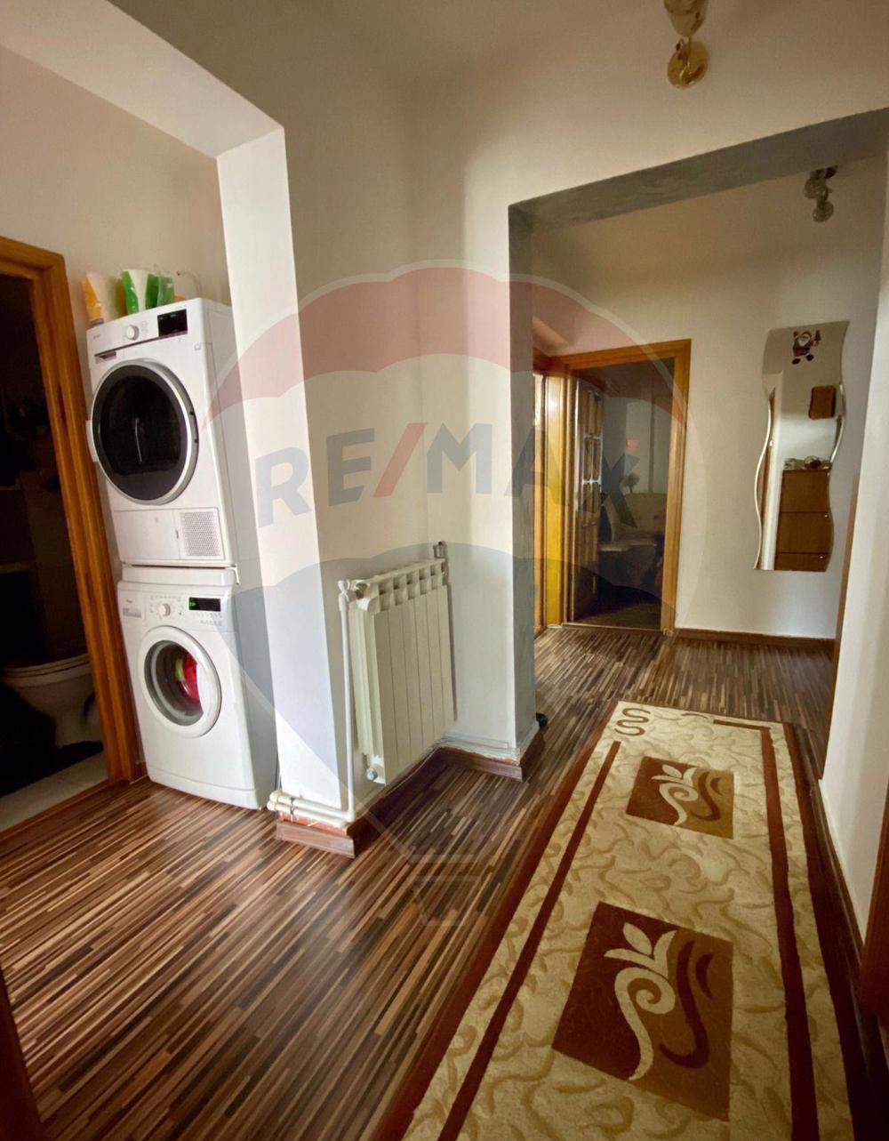 Apartament cu 3/4 camere, decomandat, Barieră